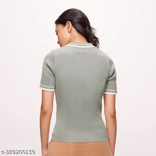 Grey cotton blend women's solid t-shirt, short sleeves on casual outfit