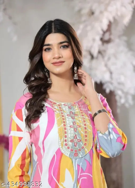 Printed rayon kurta and palazzo set with three-quarter sleeves, colorfasting, India origin