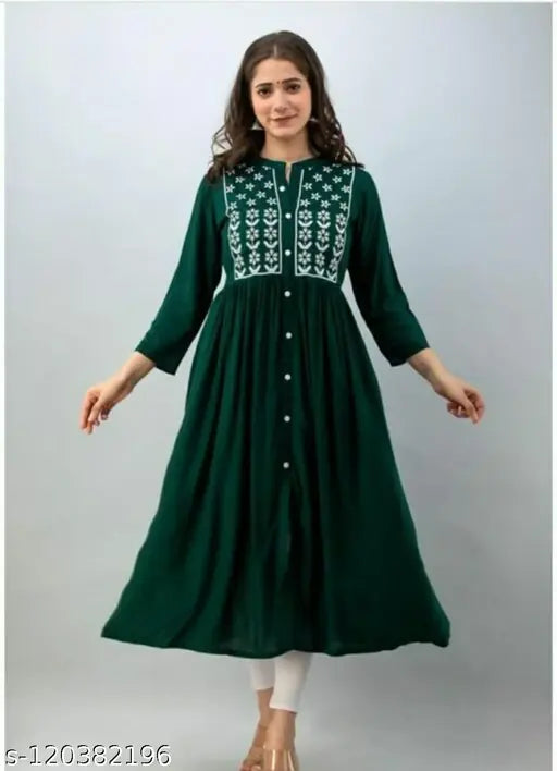 Embroidered rayon NEO-6 blouse, three-quarter sleeves, Indian fashion clothing on mannequin