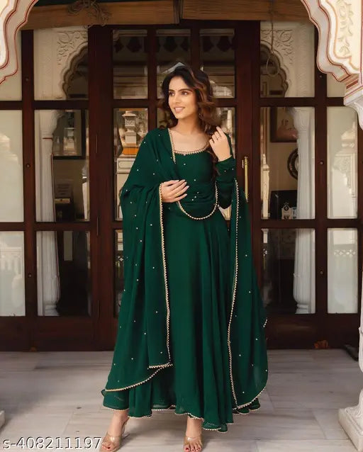 Trendy women's Georgette long gown with dupatta in fox pattern. Solid net, long sleeves. L size (Bust 40in, Length 52in, Waist 38in, Hip 42in, Shoulder 15in). Panghat Collection. India origin