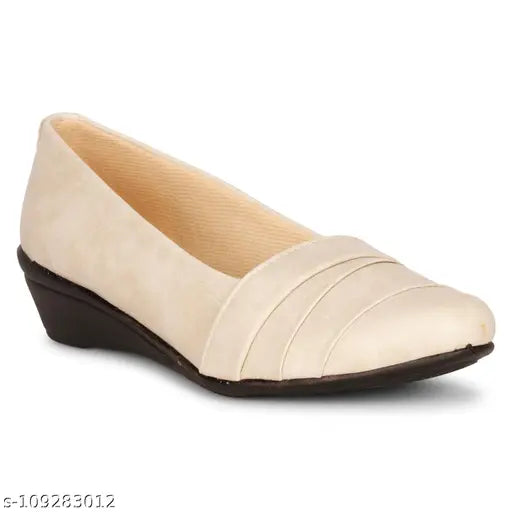 Synthetic leather striped wedge heels for women and girls, comfortable and fashionable belly shoes in solid pattern, closed back design