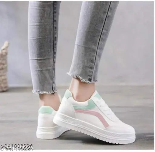 White mesh casual sneakers for kids, colorblocked design with lace-up fastening, breathable and durable rubber sole