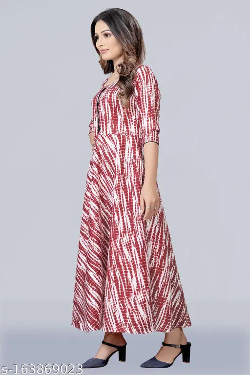 Cotton slub leheriya print triangle neck long kurti, three-quarter sleeves, dyed/washed combo. Indian cotton blend long kurti on clothing rack