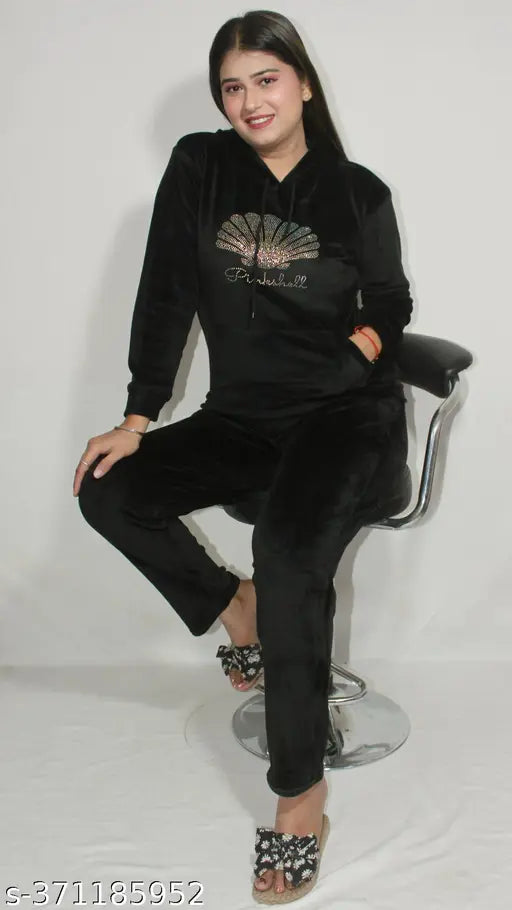 Pink shell velvet tracksuit, women's long-sleeved leisurewear in bold color, soft velvet fabric