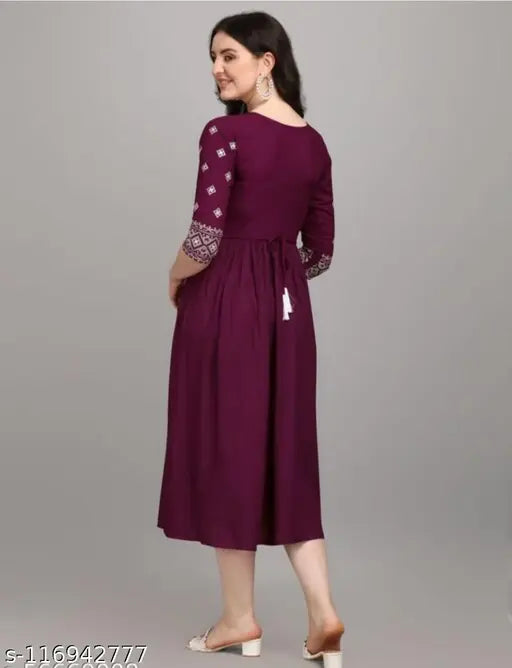 Rayon embroidered kurti, three-quarter sleeves, Indian traditional clothing. XL (bust size: 42in)