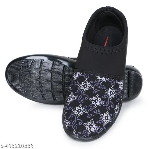 Women's mesh slip-on running shoes with winter bellies print, ideal for gym training and casual wear