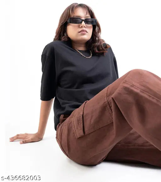 High-waist baggy wideleg denim cargo pocket jeans, black, versatile design for style & functionality. Crafted from quality denim with 6 pockets, size 26/28/30/32/34. Made in India