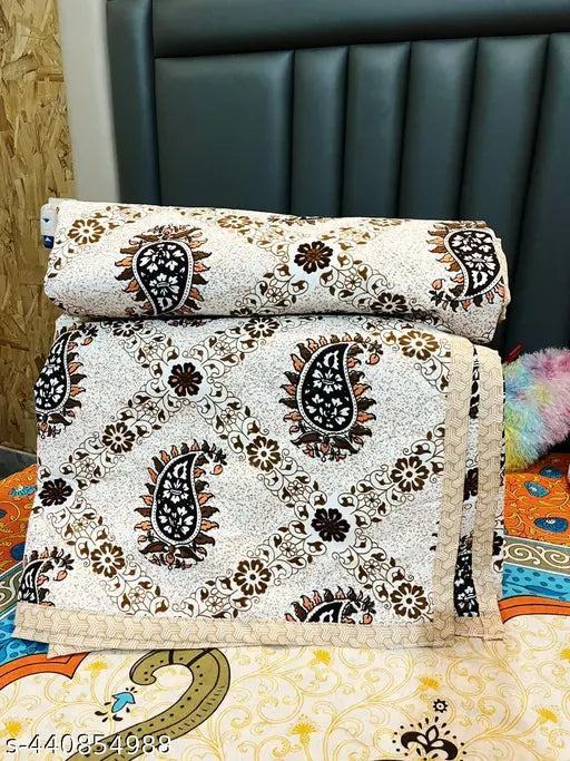 White microfiber glace cotton double bed comforter, 90x100 size