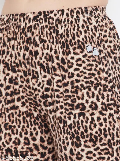 Multicolored print cotton pyjama for women, knee-length with side pockets and elastic waistband, ideal for sleep and lounging in various seasons