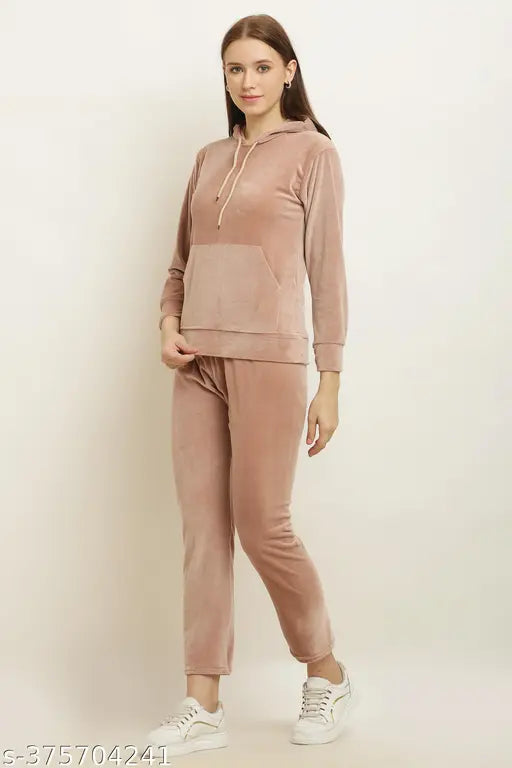 Soft velvet nightsuit from HR COLLECTION, fleece lining for ultimate comfort, adjustable hood, India origin