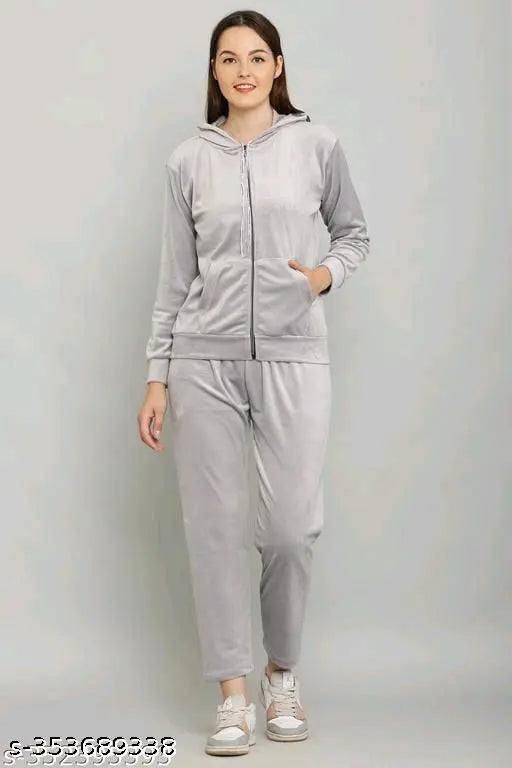 Velvet top and bottom set for queens, luxurious velvet outfit for women, long-sleeved traditional Indian attire