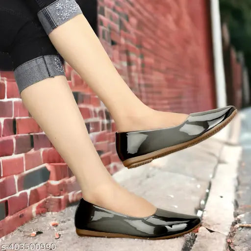 PU colorblocked ballerinas, dual-shade slip-on footwear from India