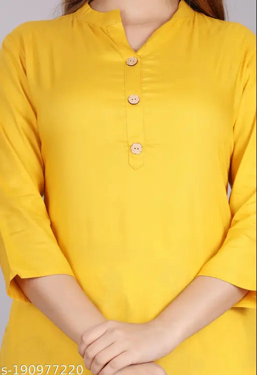 Cotton blend ethnic women's kurta set, solid pattern in three-quarter sleeves