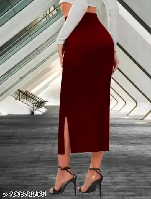 High-waisted polyester lycra midi skirt with side slit, suitable for parties or evening wear. Elastic waist and stretchable fabric for comfort