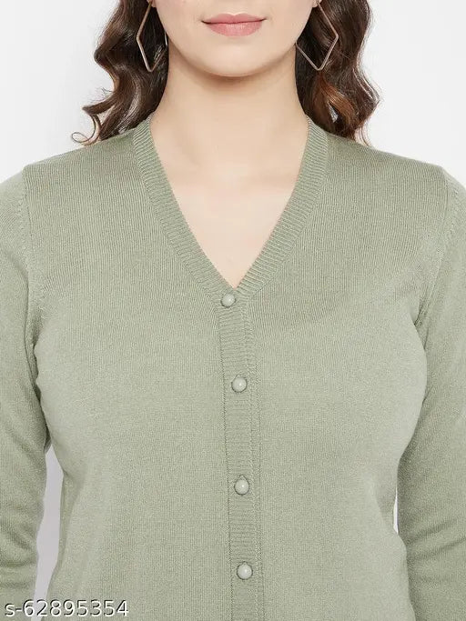 Woolen V-neck cardigan, super warm & soft, solid design in XL size, hand-modeled for a flattering fit