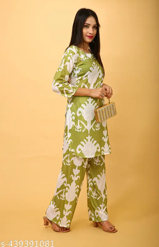 Women's trendy abstract print Kora Muslin kurti pant coord set with three-quarter sleeves, Palazzo bottoms, India origin