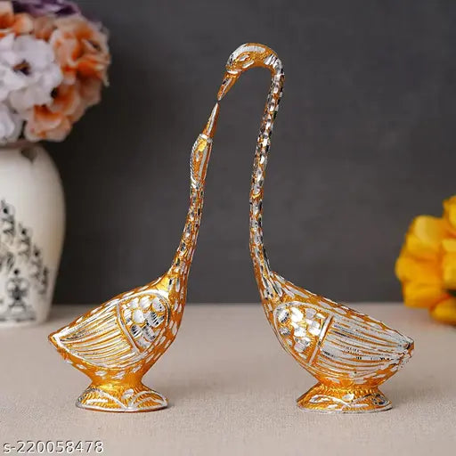Golden aluminum kissing duck showpiece, intricate Jaipur craft, 17cm tall in Vastu decor