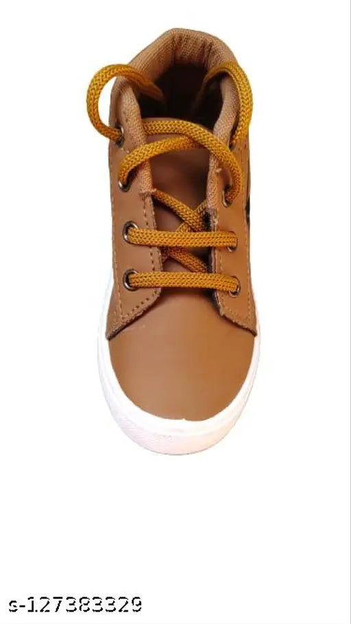 Casual stylish PVC boots for boys, ideal for play. Soft shoe brush recommended for cleaning