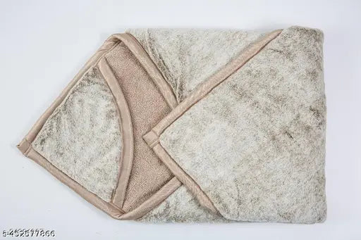 Soft fur hooded baby blanket by Babyzone, ideal for newborns all year round. Eco-friendly colors, suitable as bedspread, play mat, or wrap. Free size (81x81 inches). Made in India