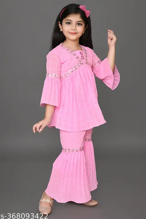 Cotton blend girls' set with three-quarter sleeves, printed net pattern. Colorful clothing for kids aged 4-5, 5-6, and 6-7 years old, made in India