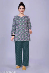 100% pure cotton nightsuit with printed pattern, ideal for relaxation and comfort in sleepwear. Elastic and drawstring waist, great as a gift for women. Made in India