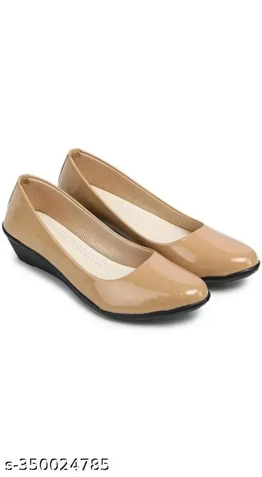Synthetic beige leather ballerinas, women's shoe styles with zip fastening, India origin
