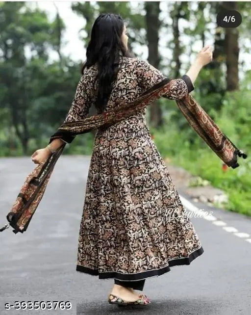 Women's rayon anarkali kurti set with pant and mulmul dupatta, three-quarter sleeves, printed pattern. L size with bust 40 inches, made in India