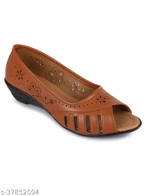 Synthetic Clouter Hub women's bellies sandals, solid beautiful & comfortable for any occasion. Indian made in sizes IND-3 to IND-9