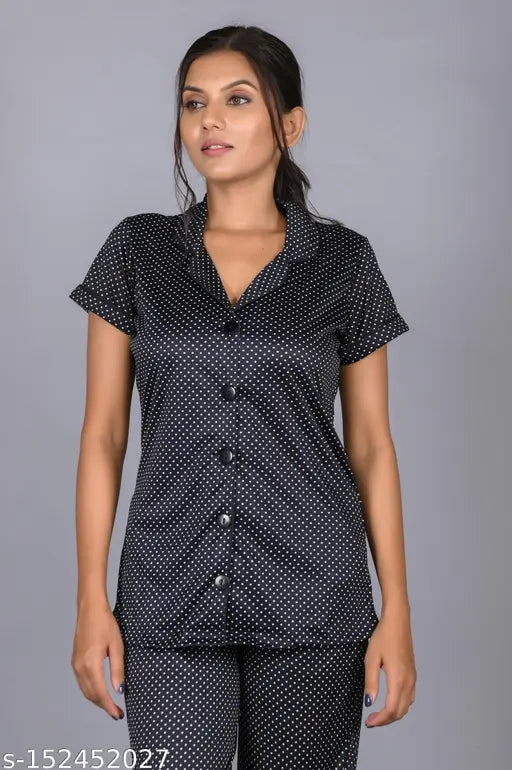 Polka dot polyester pajama set, short-sleeved printed top & bottom, L size (India)