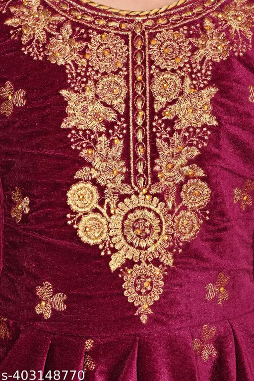 Modern velvet A-line kids' top & pyjama bottom set with embroidered sleeves, 5-6 Years size, Indian origin