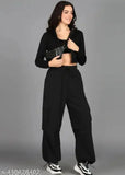 Black oversized cargo pants with wide pantalones and large pockets, women's casual streetwear