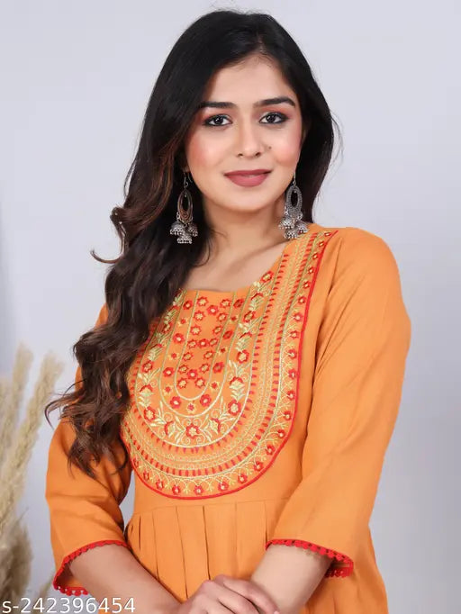 New round embroidery rayon kurti, three-quarter sleeve maternity clothing, embroidered combo, India