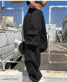 Lightweight polyester cargo pants, solid color, multiple pockets - perfect for outdoor activities and hiking
