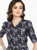 Trendy crepe jumpsuit with three-quarter sleeves, printed net pattern. Women's fashion accessory from India (Size S: 34/52/30/36, M: 36/52/32/38, L: 38/52/34/40)