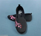 Women's black canvas ballerinas, closed back solid pattern, Indian origin footwear