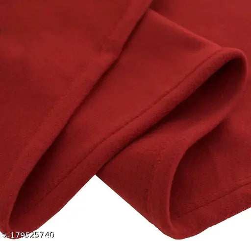 Soft, 100% polyester polar fleece single bed blanket - ideal for travel and home use
