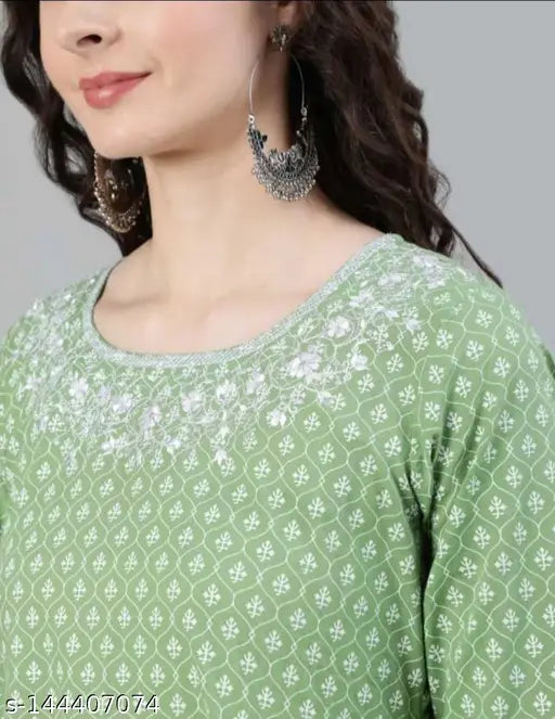 Green rayon three-quarter sleeve embroidered kurta with printed combo, India origin