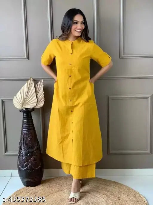 Cotton kurta set with pants for couples, solid net pattern, short sleeves. Indian-made traditional wear for XL & XXL sizes