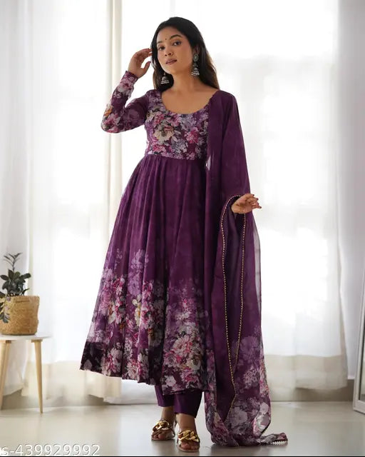 Pure soft Organja silk dupatta set with fully flair Kali pattern and canvas patta in pink color for Diwali, Holi, Navratri, Durga Puja, and other festive occasions. Indian-made organic silk dupatta on hanger or flat surface