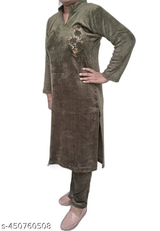 Winter woolen kurta palazzo set, three-quarter sleeves embroidered net on Indian display stand