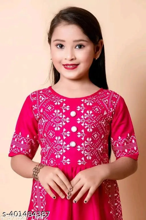Pink cotton blend three-quarter sleeves round neck printed top & bottom set for beautiful kids girls, fashionable festive party wear on display stand