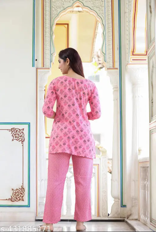 Viscose rayon night suit for woman, printed net pyjamas with three-quarter sleeves