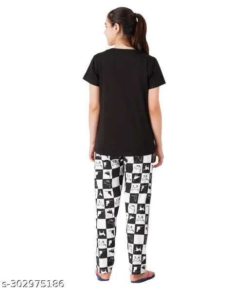 Women's printed cotton night suit set (pack of 1), vibrant pattern on tank top and pyjama bottoms