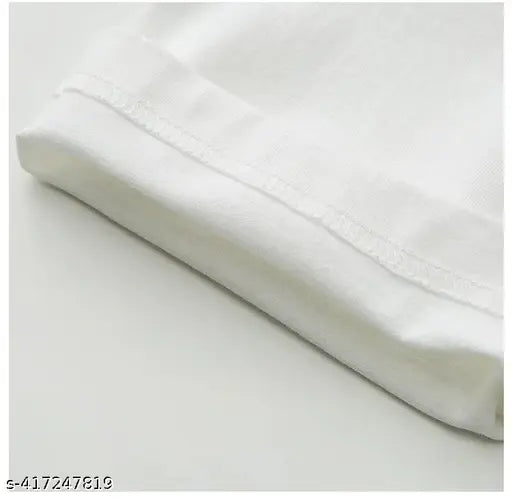 Printed oversize t-shirt for women, polycotton three-quarter sleeves, vibrant design, available in S, M, L, XL, XXL. On model, close-up view