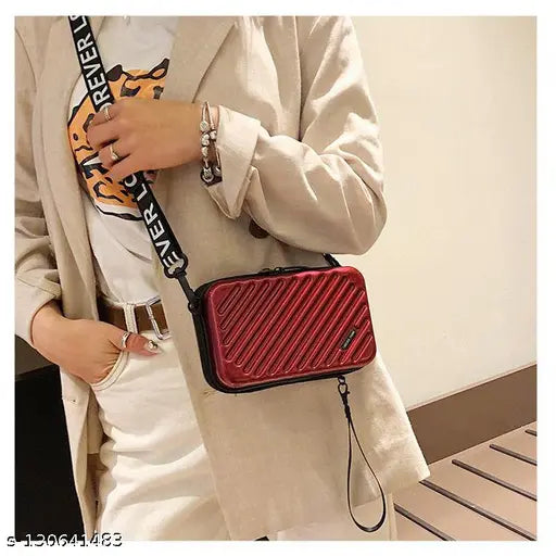 Solid fabric sling bag, portable and compact, perfect for travel organizers and cosmetics (India)