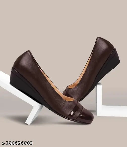 Patent leather women's/girls heel bellies, single pair with ankle loop fastening and EVA sole, available in sizes IND-3 to IND-8