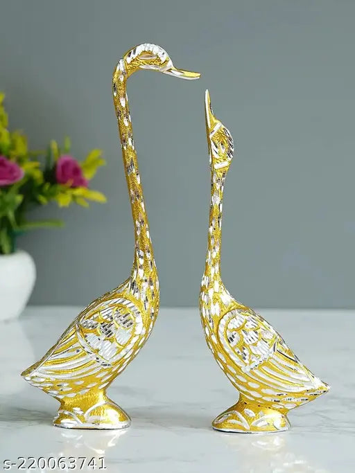 Aluminum Kissing Duck swan pair showpieces, handcrafted artifact for living room decor