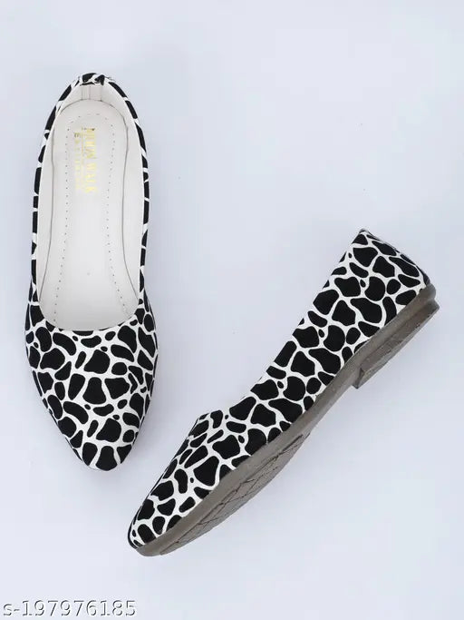 Synthetic Moonwalk ballet flats for women, closed back and solid design, ideal for beachwear or casual wear