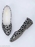 Synthetic Moonwalk ballet flats for women, closed back and solid design, ideal for beachwear or casual wear
