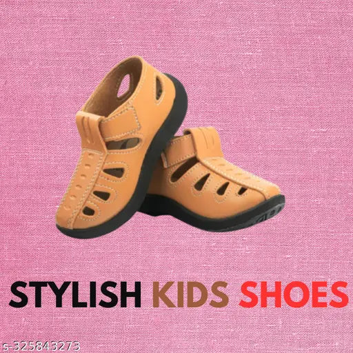 Stylish PVC unisex sandals for kids (ages 3-5 years), featuring perforations and velcro fastening, ideal for casual wear